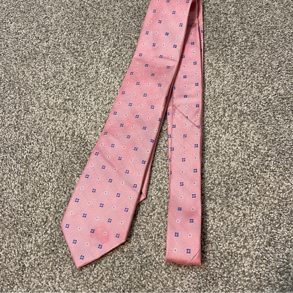 Tommy Hilfiger Pink w/blue and white necktie - Picture 1 of 3